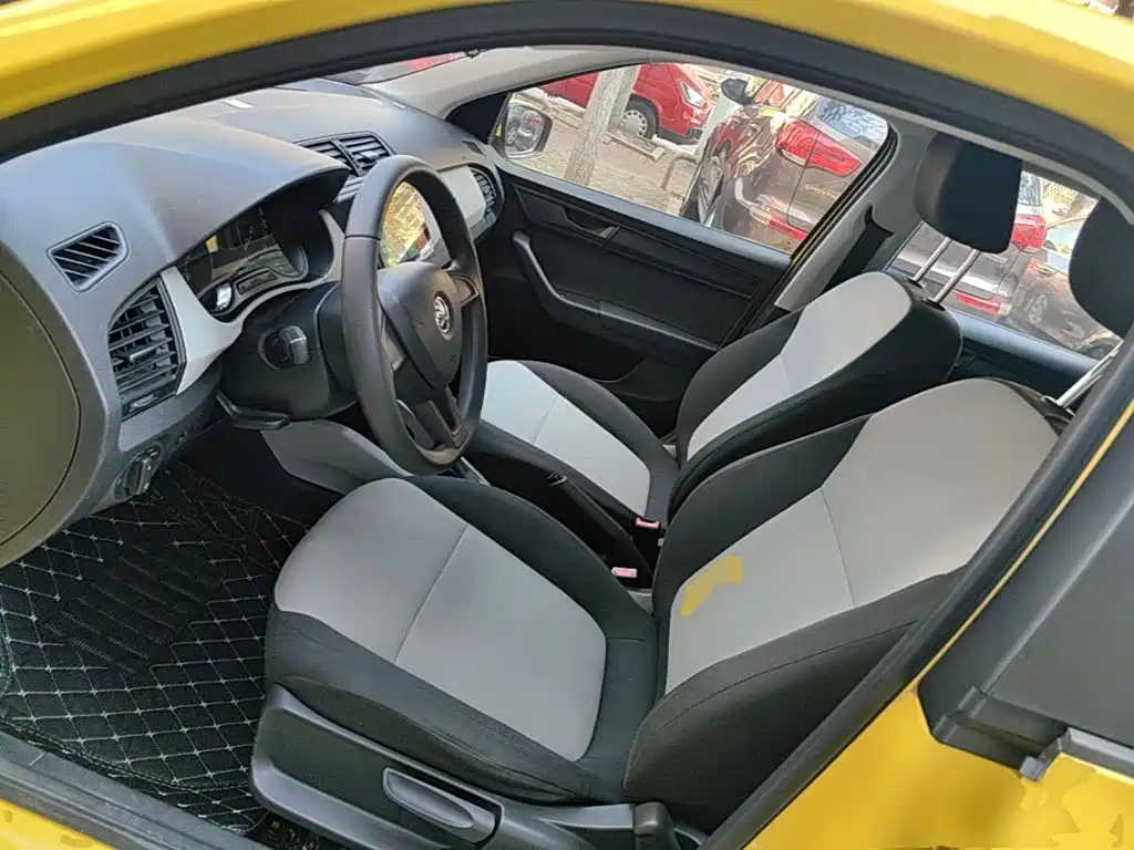 Skoda Fabia — миниатюра 15