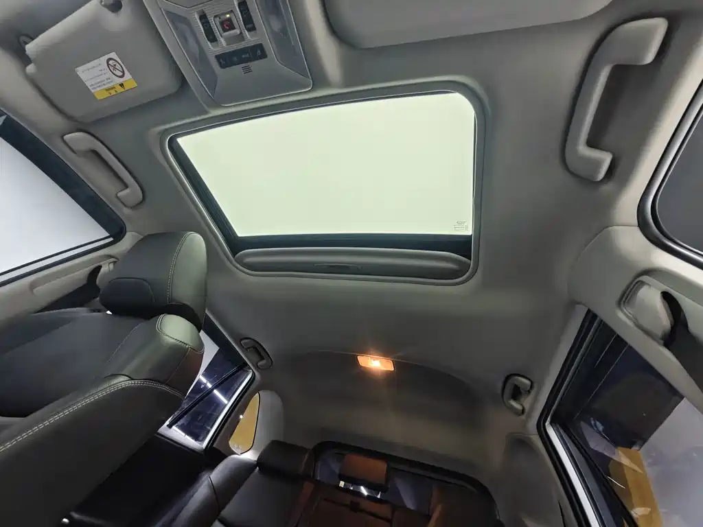 Toyota RAV4 — миниатюра 13