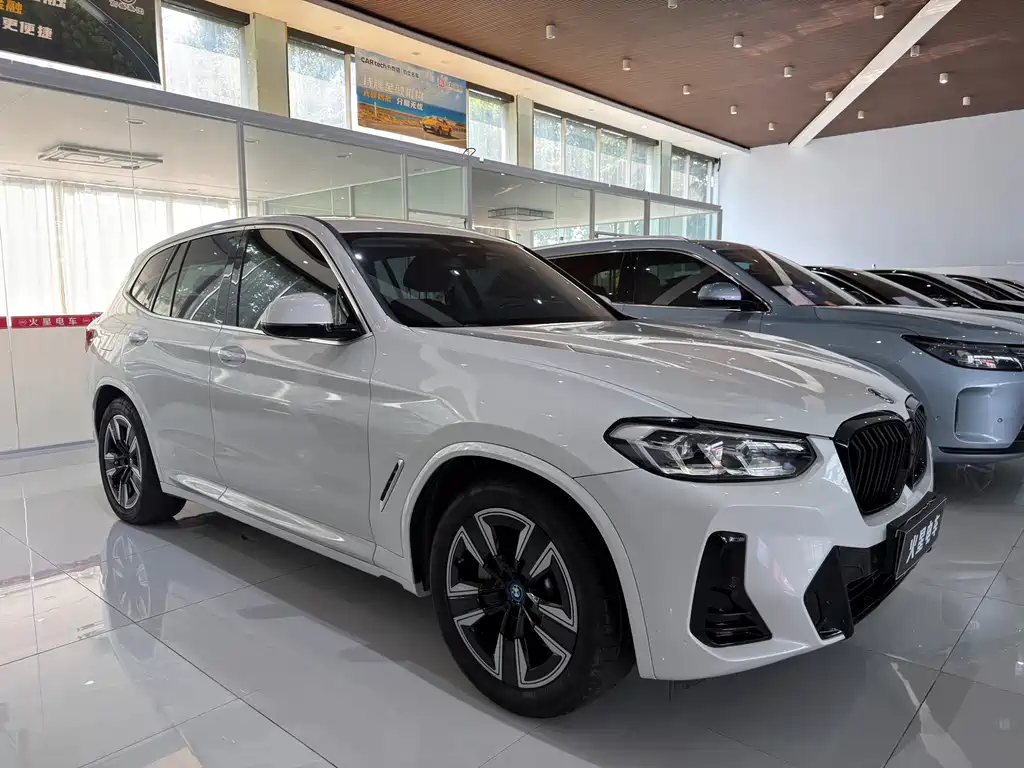BMW iX3 — миниатюра 3