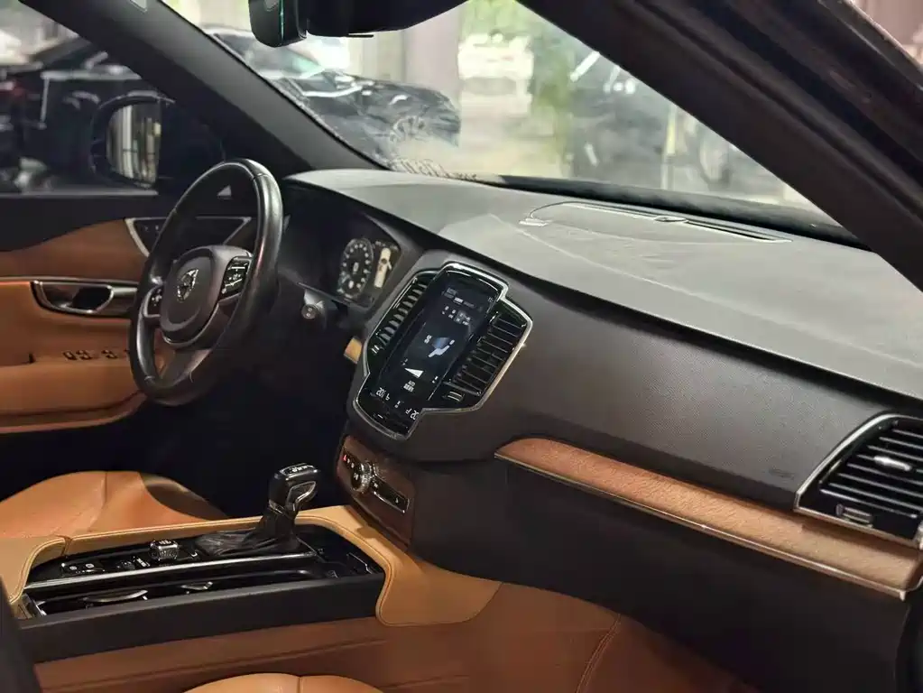 Volvo XC90 — миниатюра 7