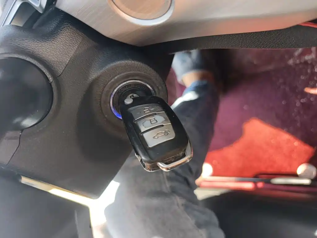 Geely Vision X3 — миниатюра 9