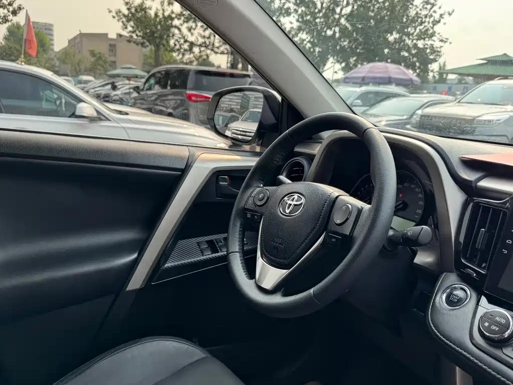Toyota RAV4 — миниатюра 11