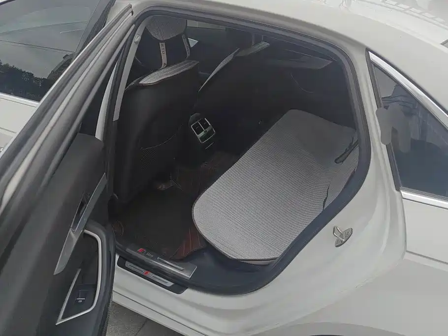 Audi A4L — миниатюра 10