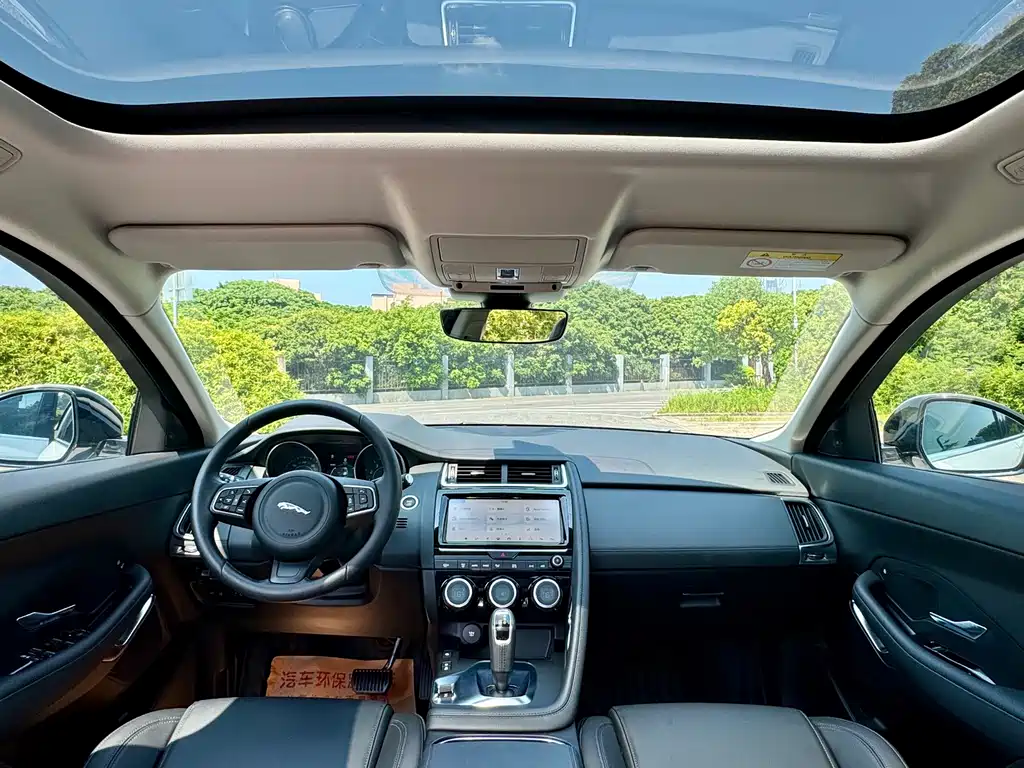 Jaguar E-PACE — миниатюра 13