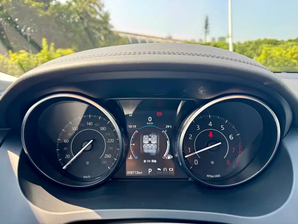 Jaguar E-PACE — миниатюра 9