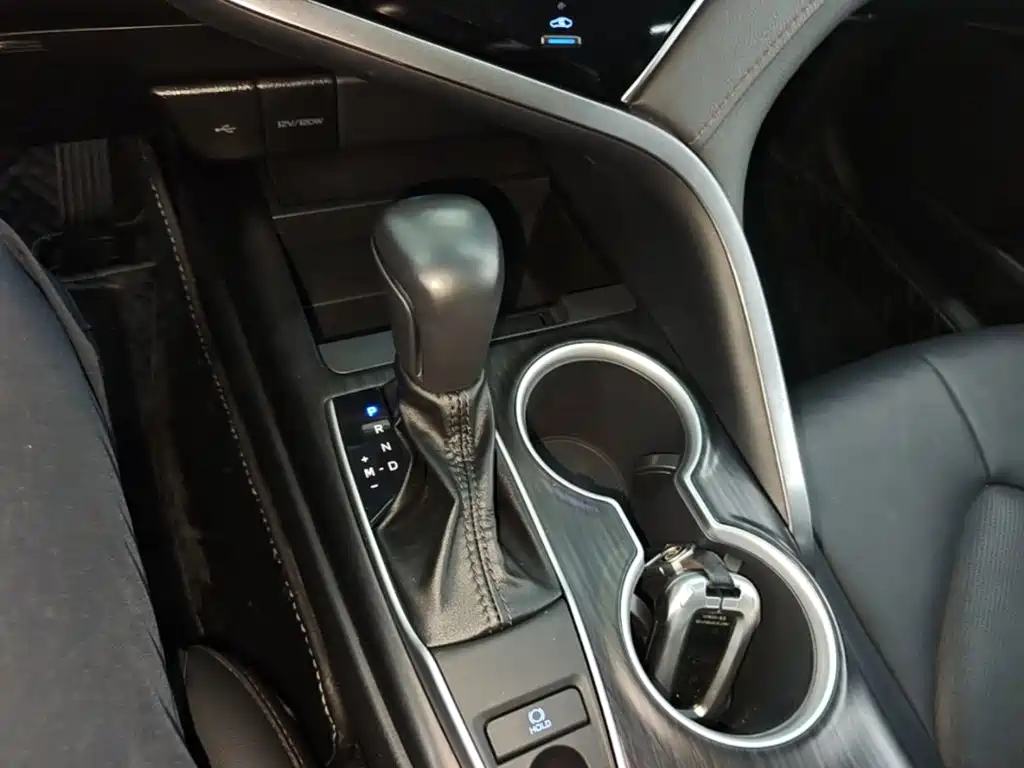 Toyota Camry — миниатюра 14