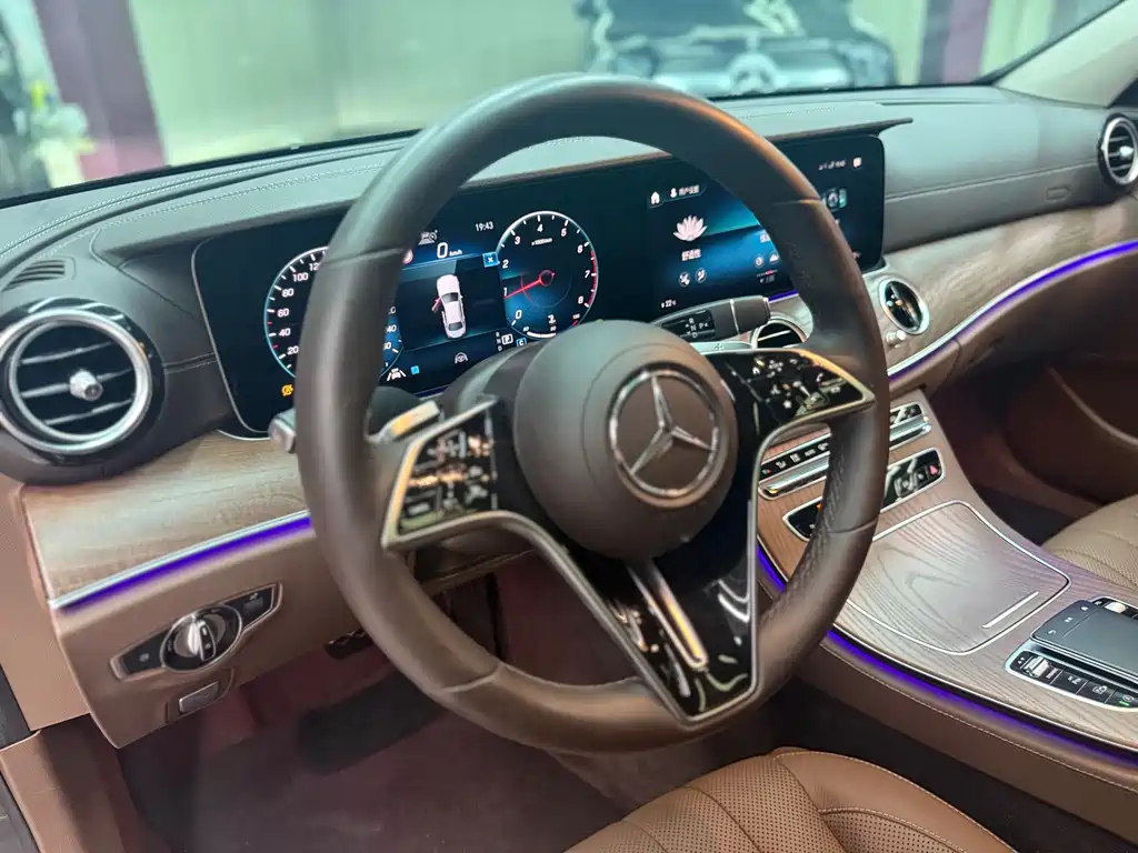 Mercedes-Benz E-Class — миниатюра 10