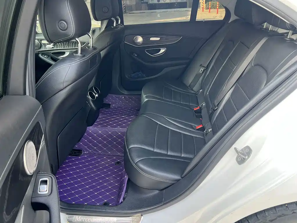Mercedes-Benz C-Class — миниатюра 12