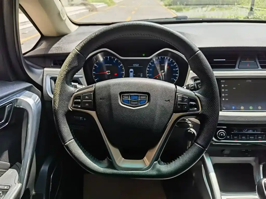 Geely Vision X3 — миниатюра 11