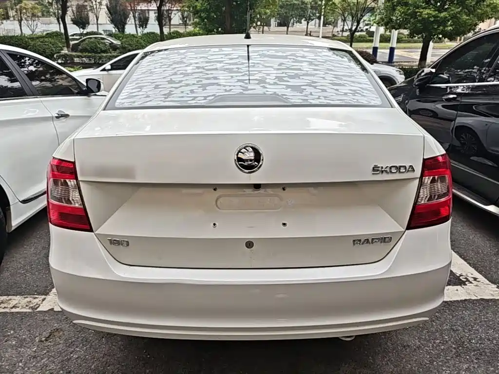 Skoda Rapid — миниатюра 6