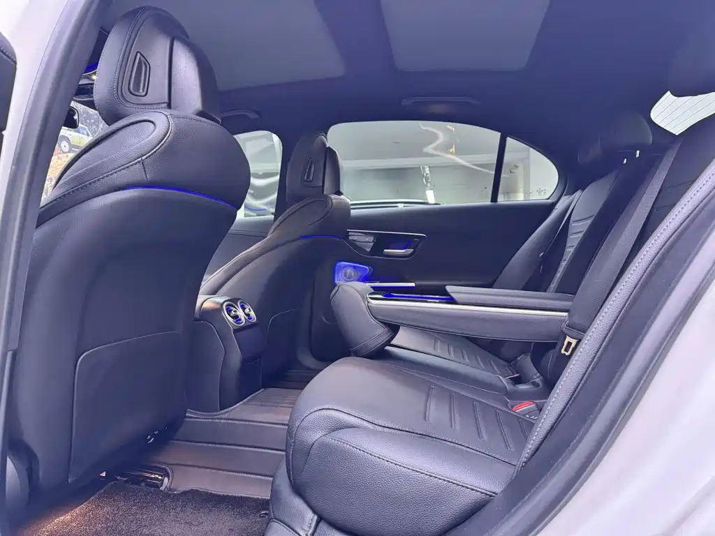 Mercedes-Benz C-Class — миниатюра 16