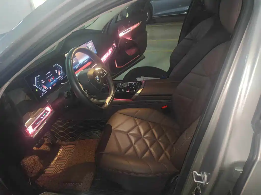 BMW 7 Series — миниатюра 3