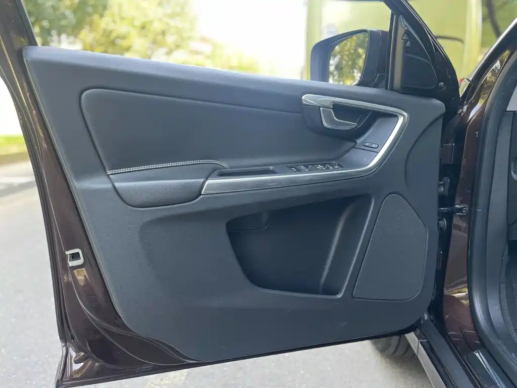Volvo XC60 — миниатюра 12