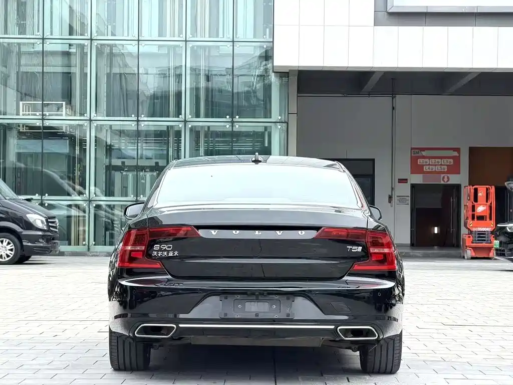Volvo S90 — миниатюра 11