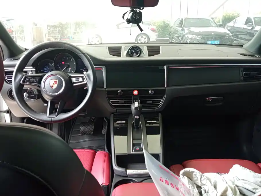 Porsche Macan — миниатюра 12