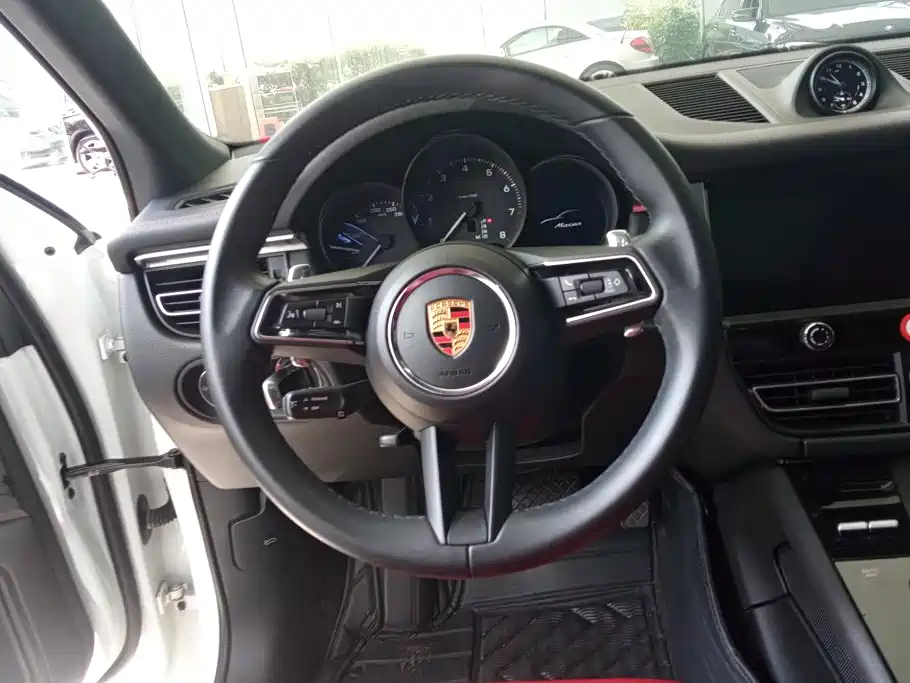 Porsche Macan — миниатюра 15