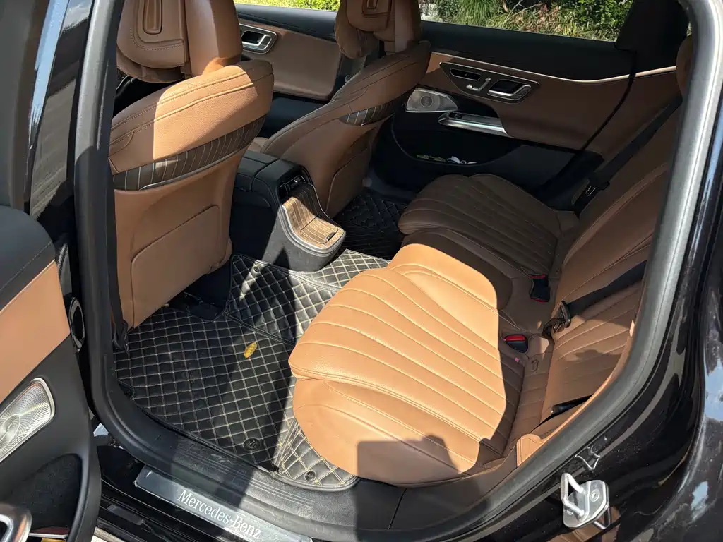 Mercedes-Benz E-Class — миниатюра 5