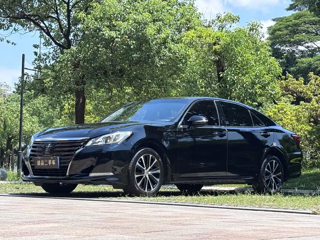 Toyota Crown — миниатюра 4