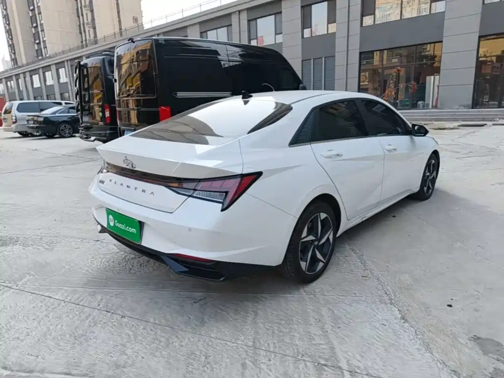 Hyundai Elantra — миниатюра 7