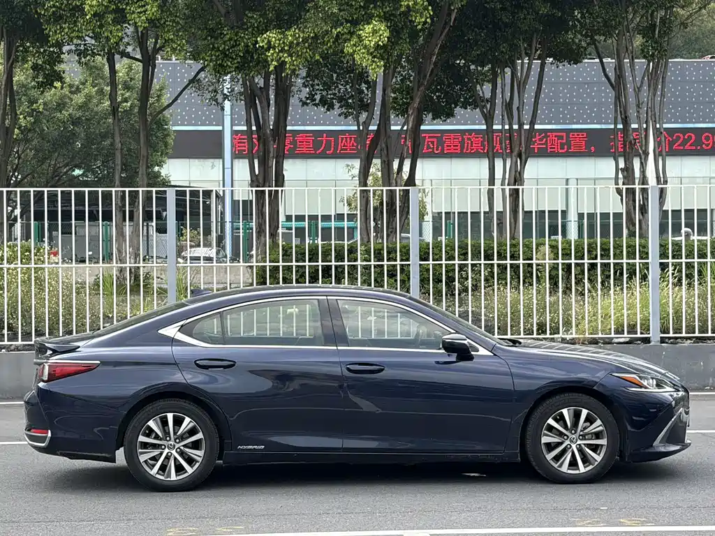 Lexus ES — миниатюра 8