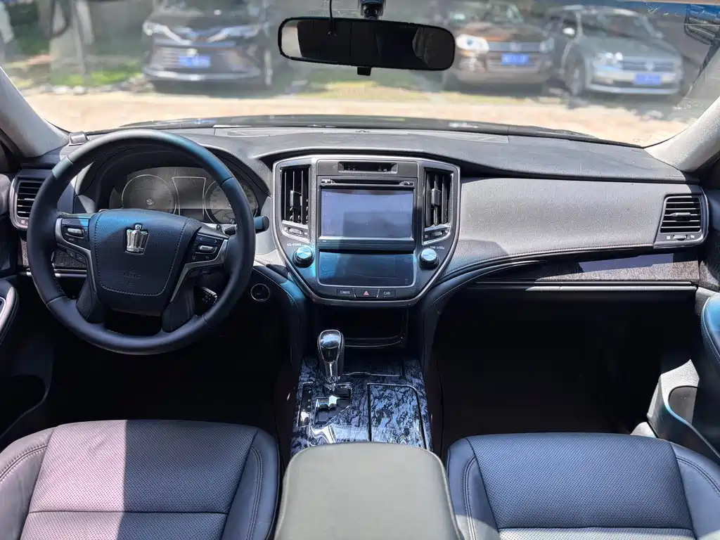 Toyota Crown — миниатюра 17