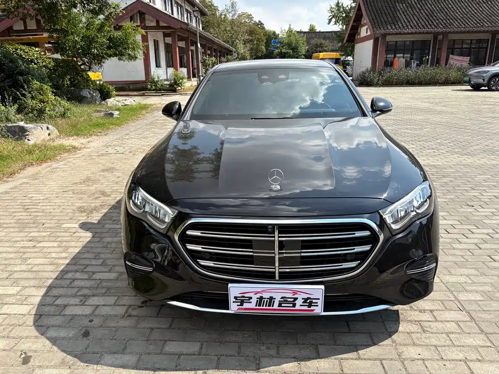 Mercedes-Benz E-Class — миниатюра 2