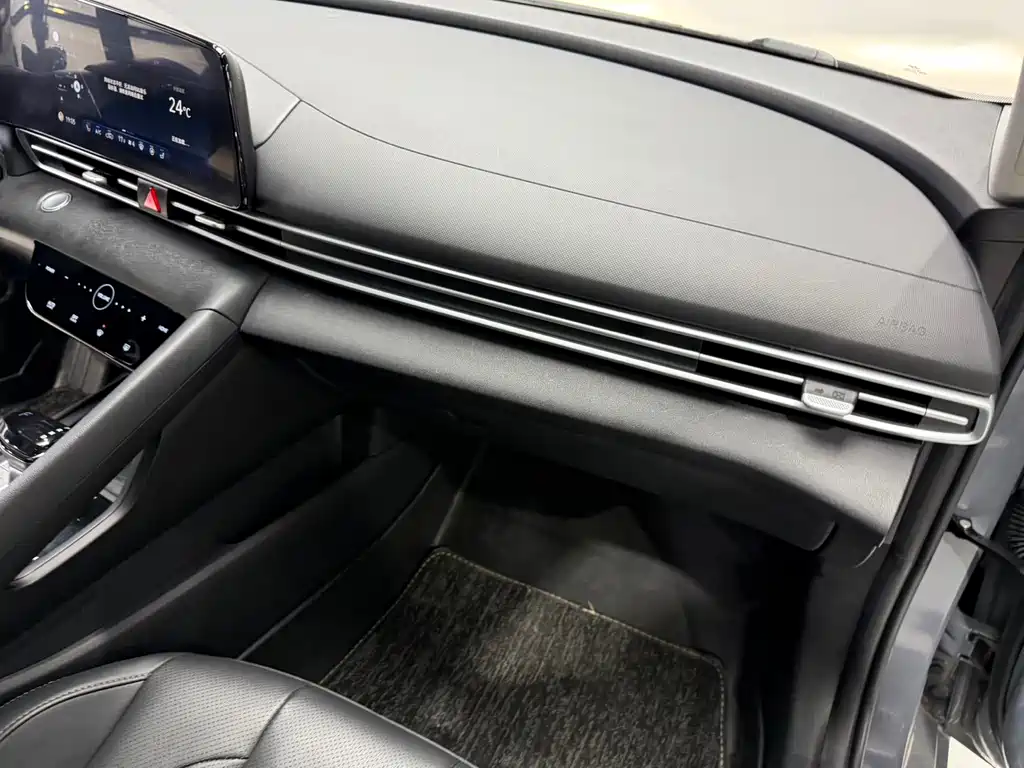 Hyundai Elantra — миниатюра 14