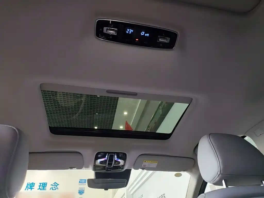 Roewe iMAX8 New Energy — миниатюра 18