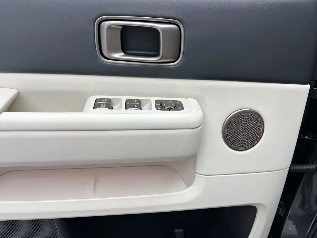 Li Auto Li MEGA — миниатюра 15