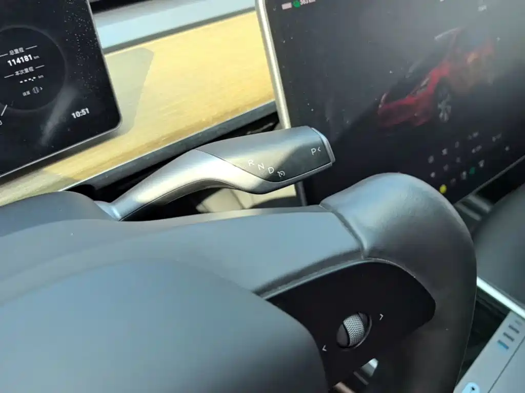 Tesla Model Y — миниатюра 14