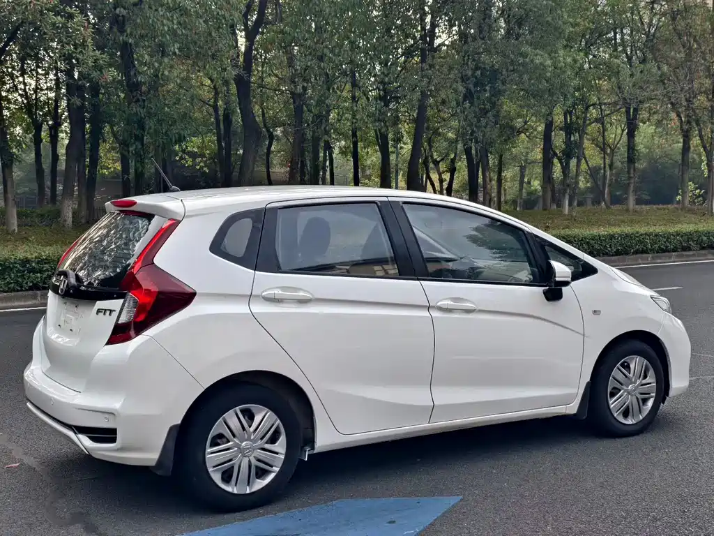 Honda Fit — миниатюра 7