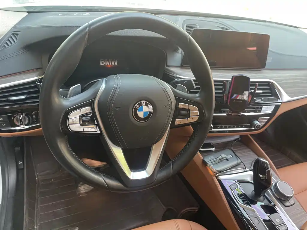 BMW 5 Series — миниатюра 11