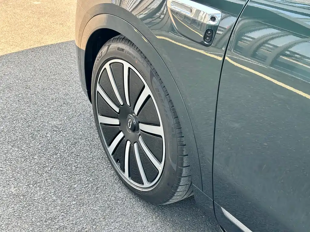 AITO ASK THE WORLD M9