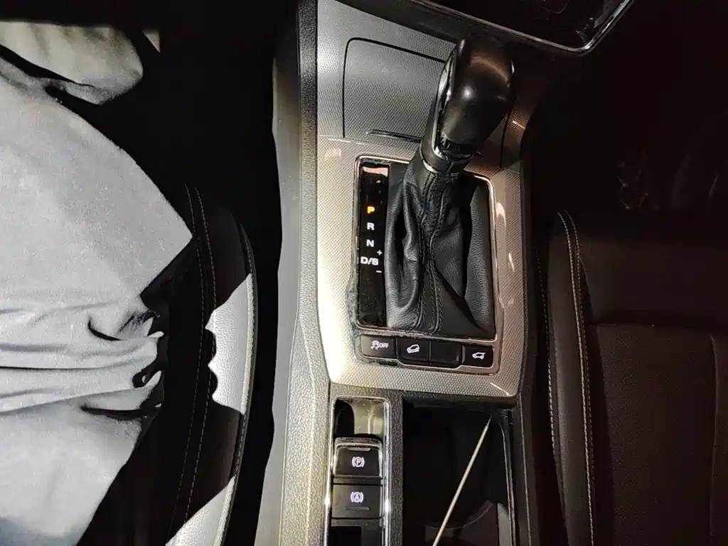 Roewe RX5 — миниатюра 14