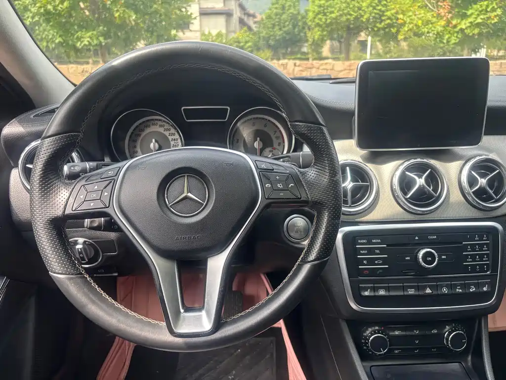 Mercedes-Benz GLA — миниатюра 12