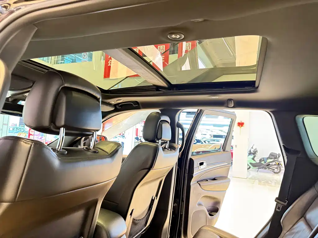 Jeep Grand Cherokee (Import) — миниатюра 10