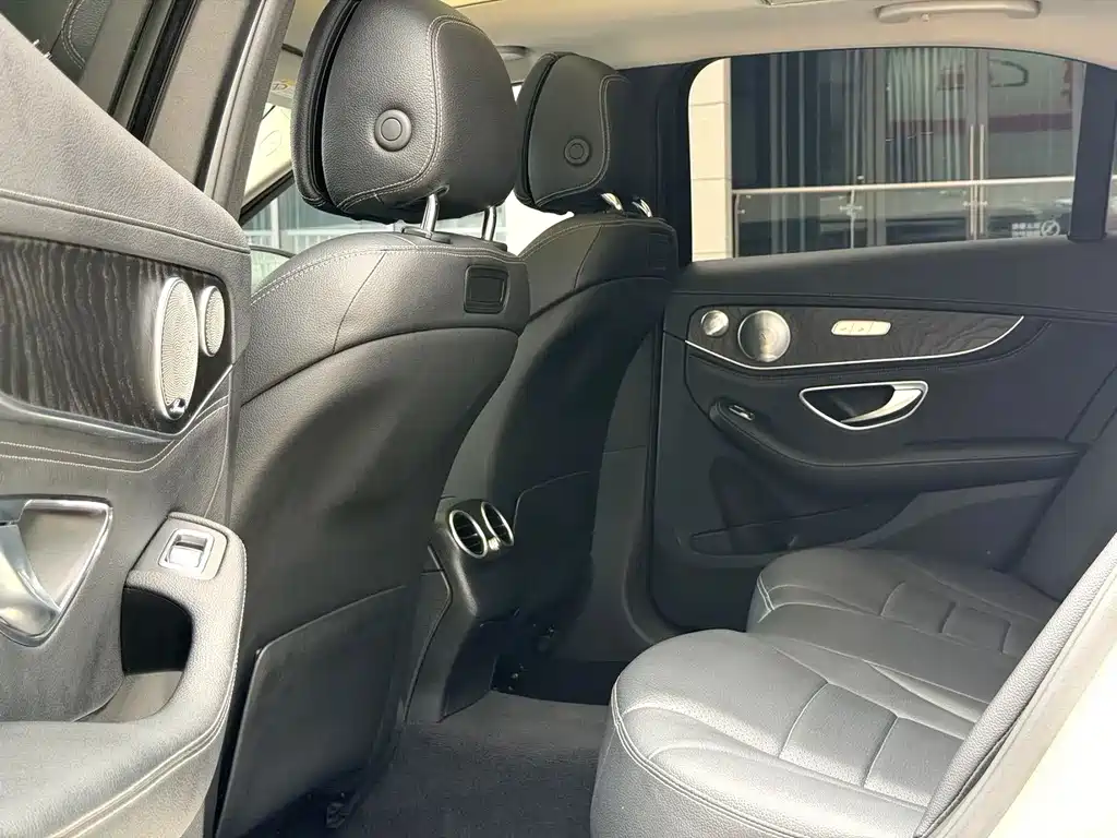 Mercedes-Benz C-Class — миниатюра 5