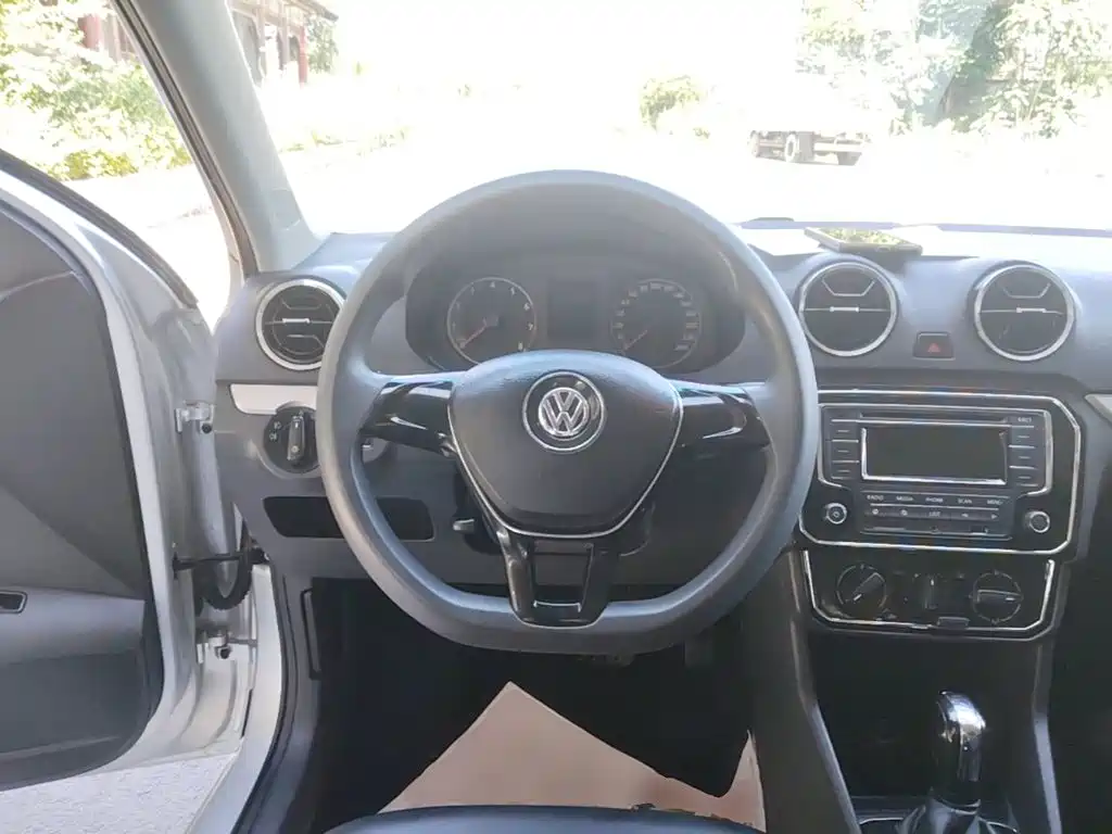 Volkswagen Jetta — миниатюра 11