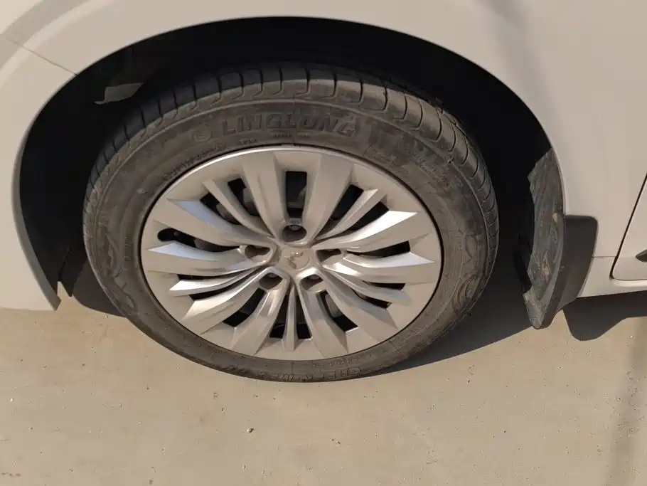 Wuling Jiachen — миниатюра 6
