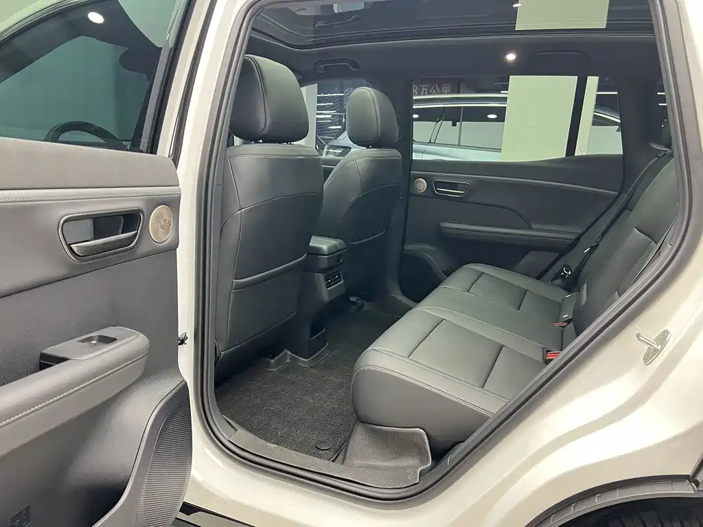 Toyota bZ3X — миниатюра 7