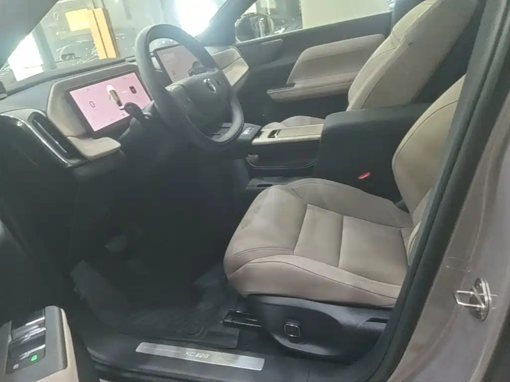 Volvo XC70 PHEV — миниатюра 15