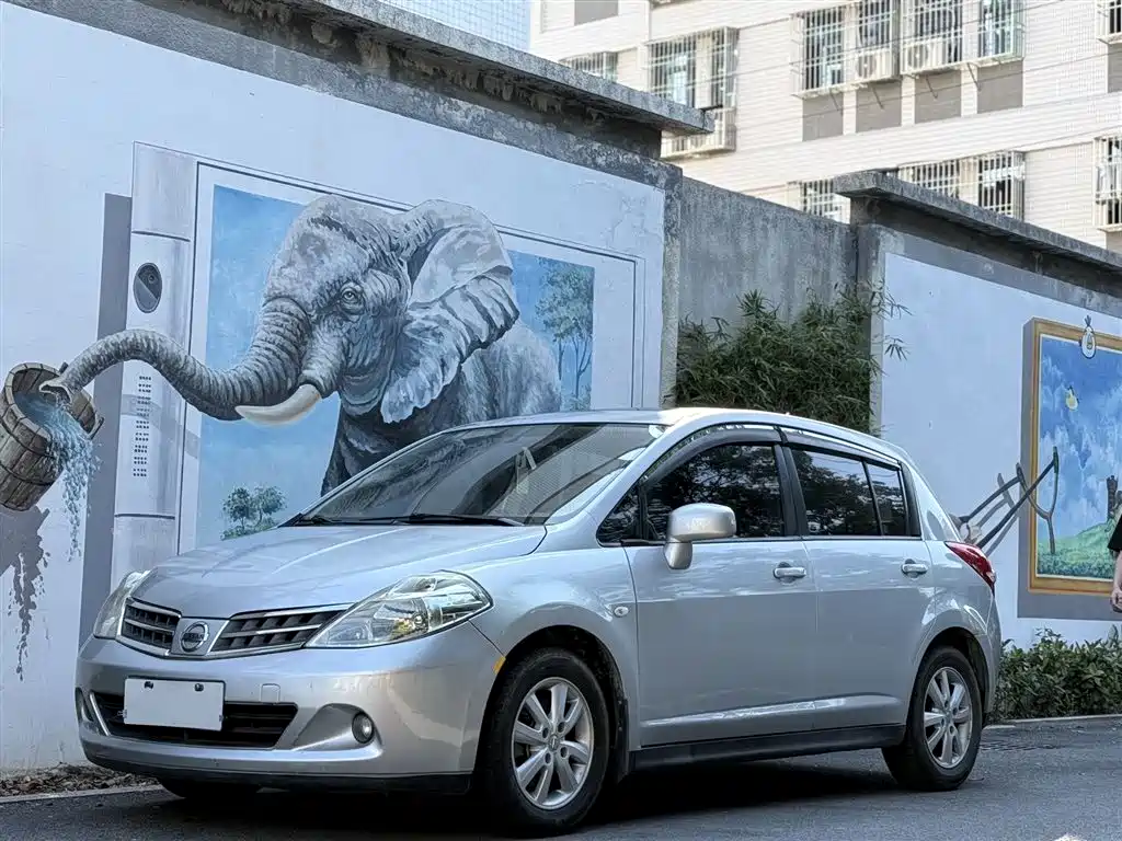 Nissan Tiida 2010