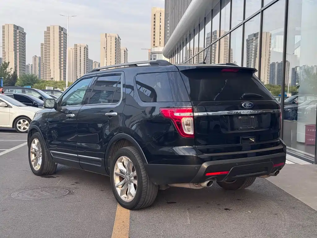 Ford Explorer (Import) — миниатюра 3