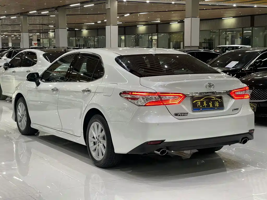 Toyota Camry — миниатюра 13