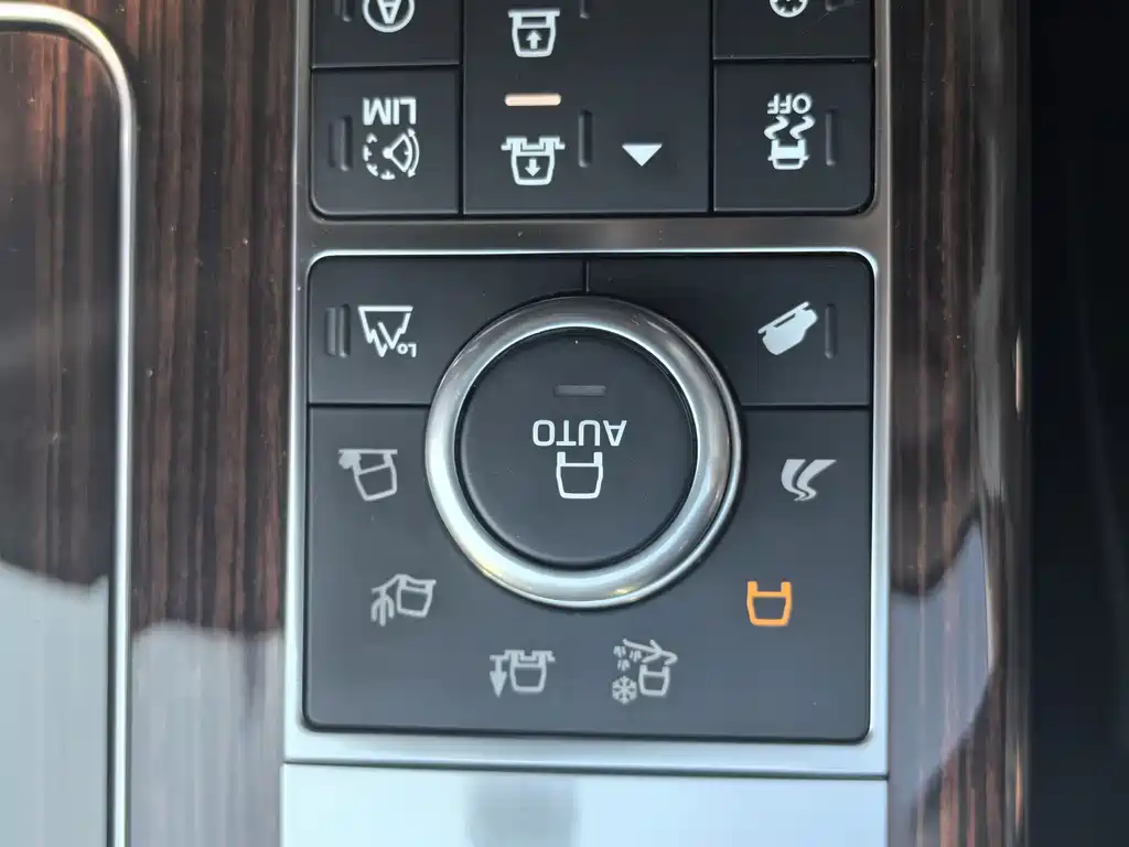 Land Rover Range Rover — миниатюра 2