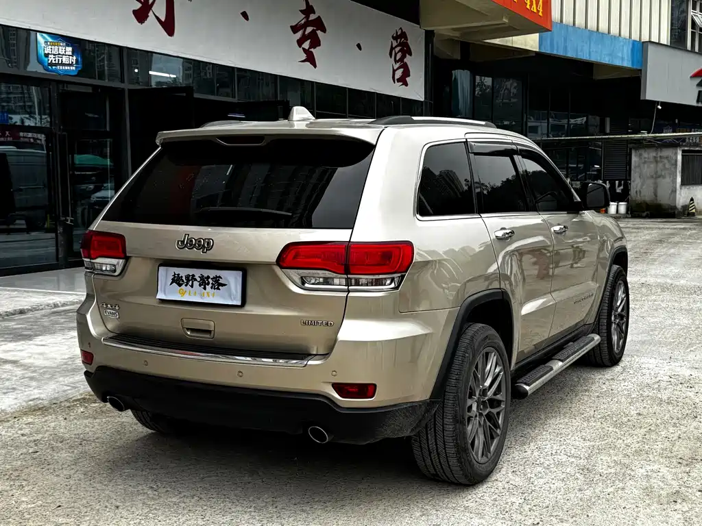 Jeep Grand Cherokee (Import) — миниатюра 10