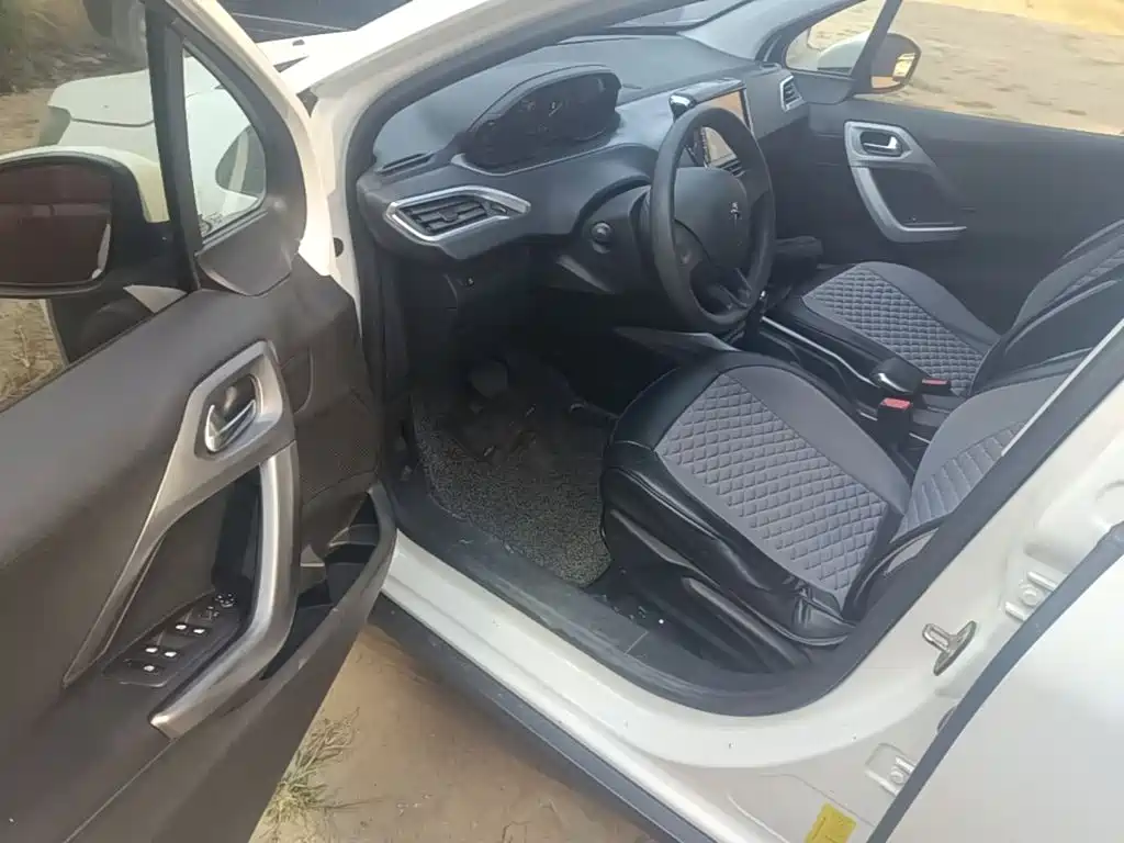 Peugeot 2008 — миниатюра 16