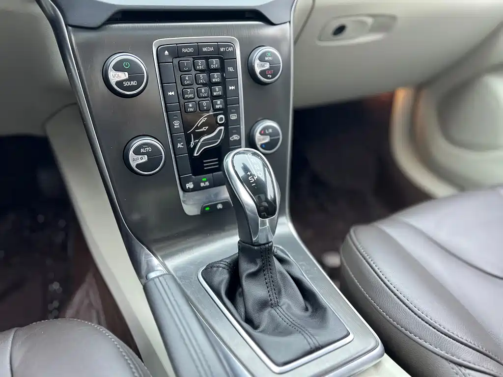 Volvo V40 — миниатюра 10