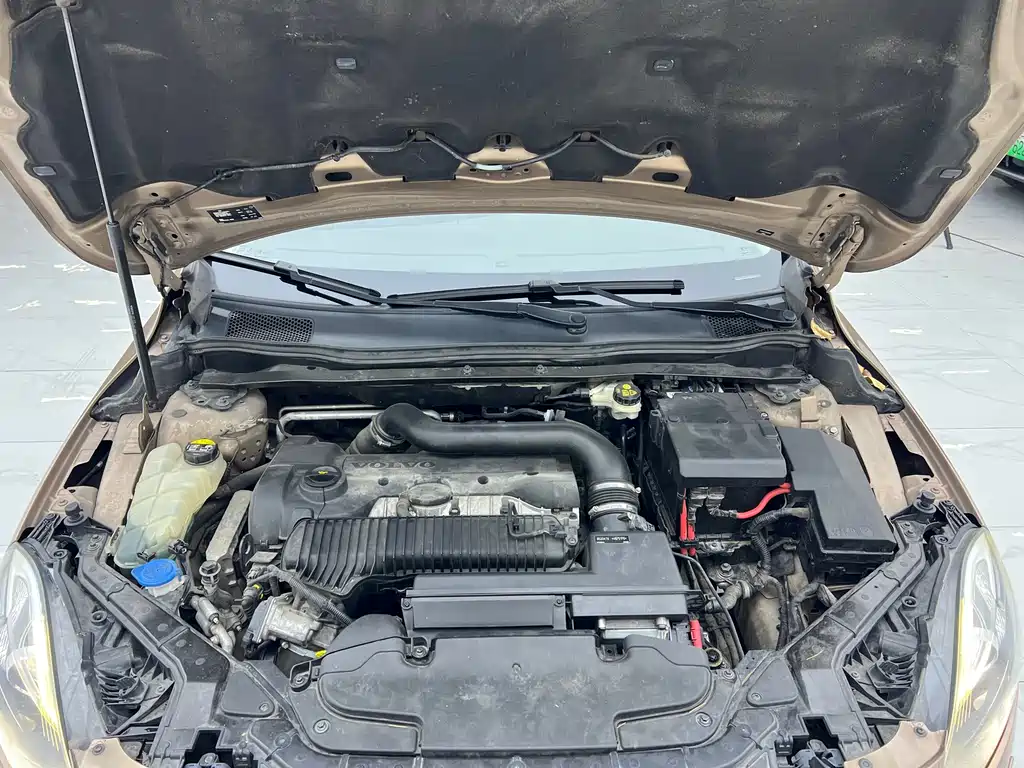Volvo V40 — миниатюра 22