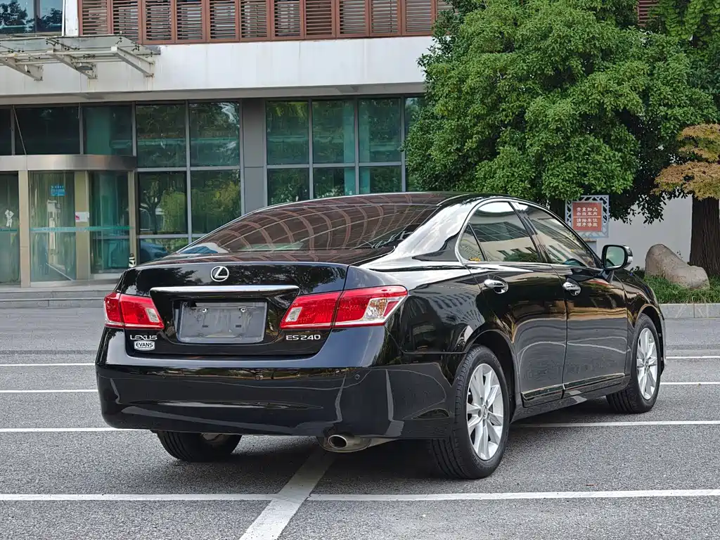 Lexus ES — миниатюра 4